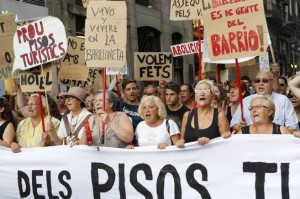 Manifestación contra alquiler vacacional en Barceloneta